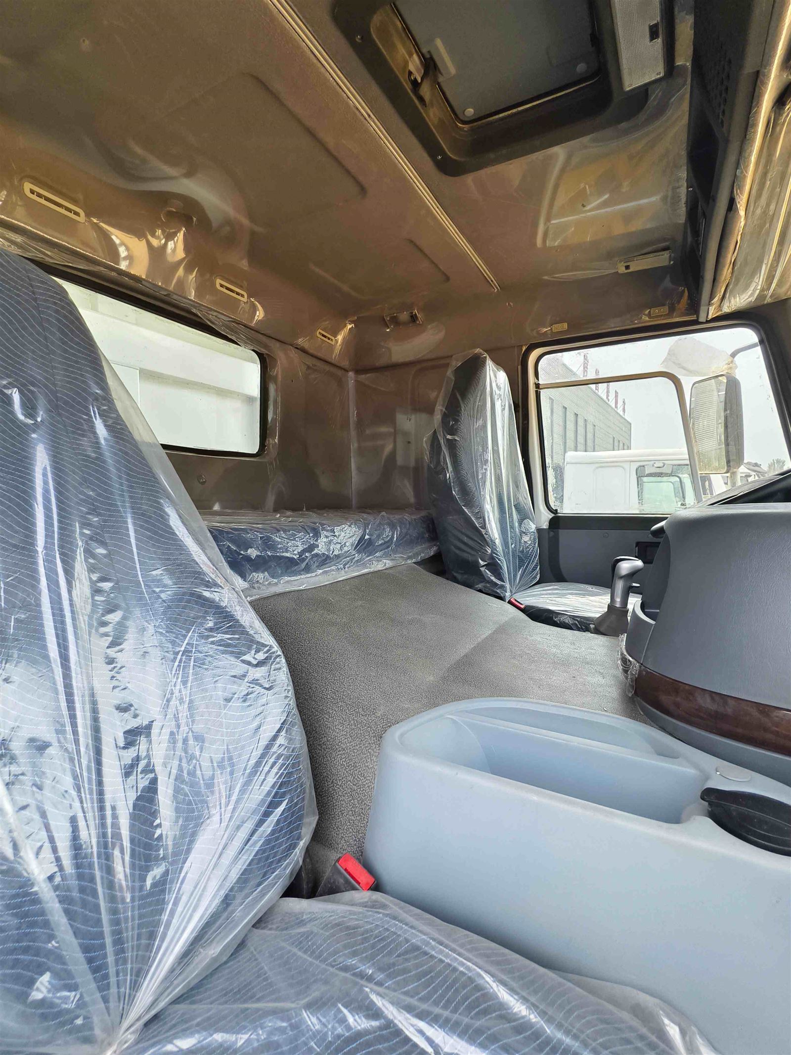 New Cab Interior Seats and Dashboard Layout of HOWO Dump Truck New Cab Interior Seats and Dashboard Layout of HOWO Dump Truck